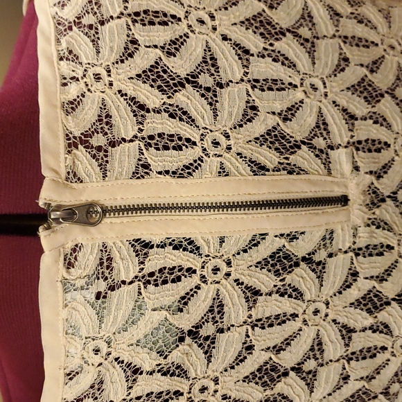 🌸Neiman Marcus🌸 lace, elbow sleeve top - Picture 4 of 7